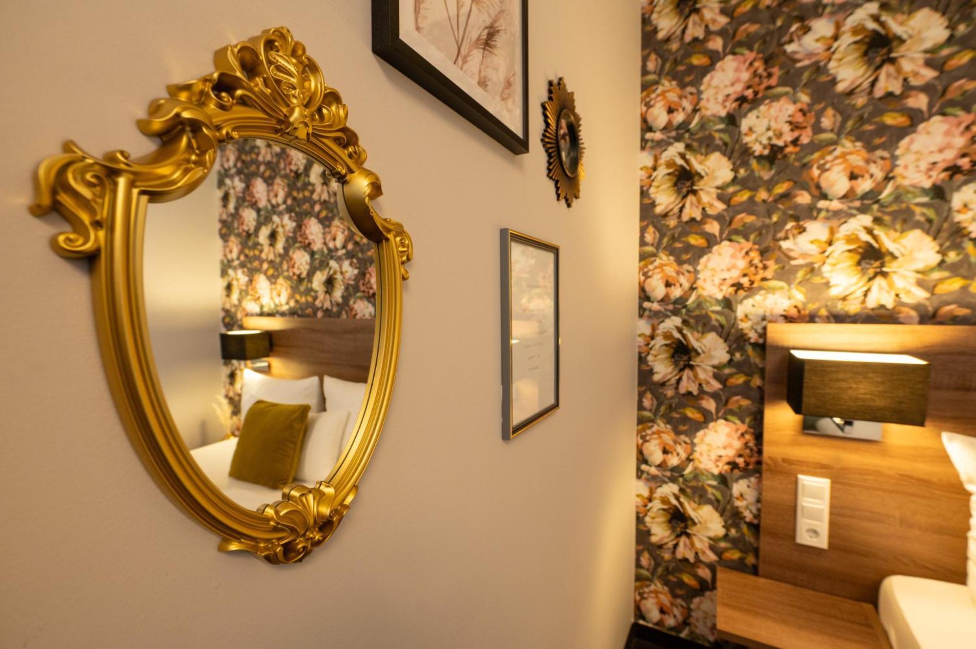 V Boutique Hotel Boeblingen Ngoại thất bức ảnh